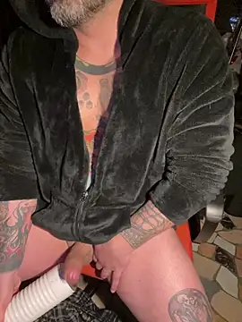 Snapshot of marcotatuatooo chatting on January 17, 2026, 6:29 am marcotatuatooo online show from January 17, 2026, 6:29 am