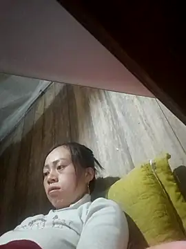 Tuyet xx online show from November 12, 2025, 10:52 pm