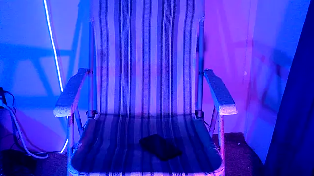 highinhtxx online show from November 16, 2025, 9:48 am