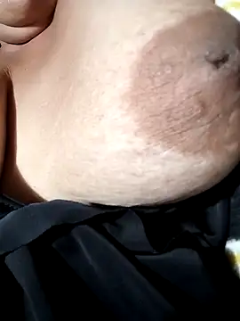 Hotmommax online show from February 13, 2026, 8:16 pm