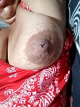 Hotmommax online show from February 23, 2026, 7:44 pm