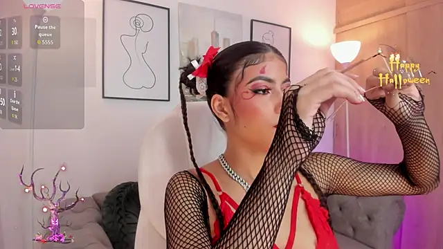 zaira wetsler online show from October 18, 2025, 4:15 am