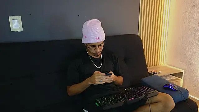 Snapshot of Jaybrown__1 chatting on October 17, 2025, 3:20 am Jaybrown 1 online show from October 17, 2025, 3:20 am