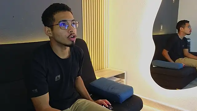 Snapshot of Jaybrown__1 chatting on October 18, 2025, 3:42 am Jaybrown 1 online show from October 18, 2025, 3:42 am