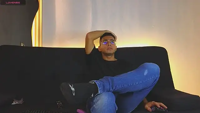 Snapshot of Jaybrown__1 chatting on November 11, 2025, 3:17 am Jaybrown 1 online show from November 11, 2025, 3:17 am