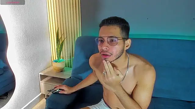 Snapshot of Jaybrown__1 chatting on December 15, 2025, 8:24 pm Jaybrown 1 online show from December 15, 2025, 8:24 pm