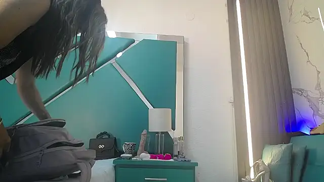 chloe  Jones  online show from April 1, 2026, 12:50 pm