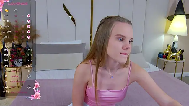 Snapshot of Lili_Lohan chatting on October 23, 2025, 5:01 pm Lili Lohan online show from October 23, 2025, 5:01 pm