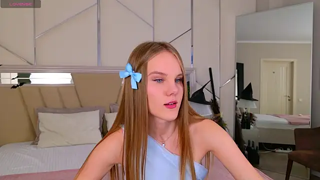 Snapshot of Lili_Lohan chatting on October 29, 2025, 5:14 pm Lili Lohan online show from October 29, 2025, 5:14 pm