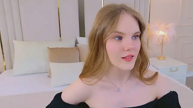 Lili Lohan online show from May 7, 2026, 5:02 am