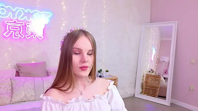 Lili Lohan online show from May 15, 2026, 5:03 am