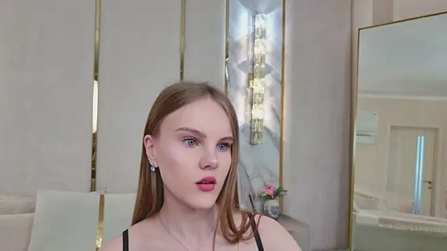 Lili Lohan online show from May 25, 2026, 5:02 am