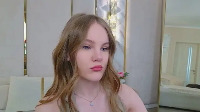 Lili Lohan online show from May 31, 2026, 5:04 am