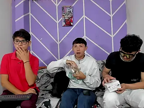 nexusboyhot online show from December 4, 2025, 1:53 pm