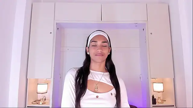 AnahiCollins online show from October 13, 2025, 11:43 am