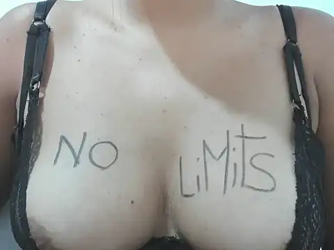 Snapshot of Valentinahot7 chatting on December 16, 2025, 4:01 pm Valentinahot7 online show from December 16, 2025, 4:01 pm