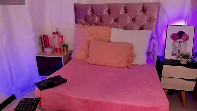 julianaarboleda online show from February 12, 2025, 12:33 pm