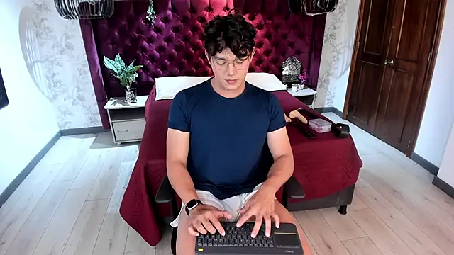 Snapshot of DyllanCooper chatting on November 7, 2025, 12:05 pm DyllanCooper online show from November 7, 2025, 12:05 pm