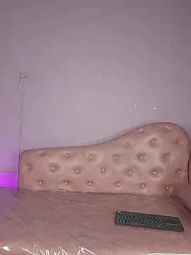 Snapshot of EmmaValencia_ chatting on February 24, 2026, 9:35 pm EmmaValencia online show from February 24, 2026, 9:35 pm