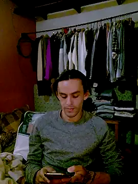 Snapshot of monroedelrey chatting on December 19, 2025, 2:35 pm monroedelrey online show from December 19, 2025, 2:35 pm