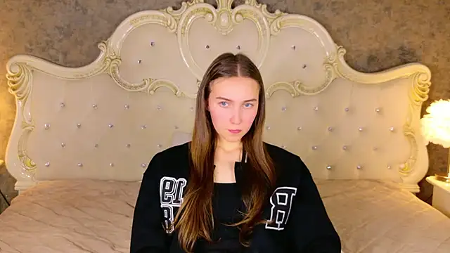 OliviaLay online show from January 12, 2026, 12:21 pm