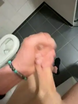 heet1998 online show from April 12, 2026, 4:34 pm