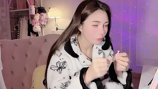 Snapshot of Titi-175 chatting on January 10, 2026, 12:07 pm Titi-175 online show from January 10, 2026, 12:07 pm