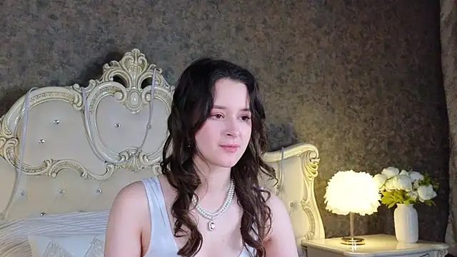 Snapshot of EvaSwen chatting on October 25, 2025, 9:42 pm EvaSwen online show from October 25, 2025, 9:42 pm