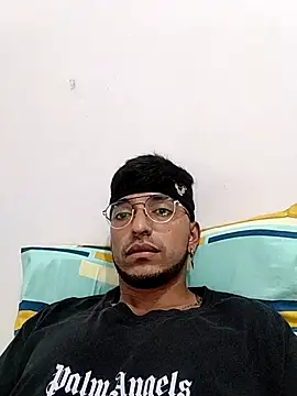 Snapshot of AlfalfaBoy chatting on October 19, 2025, 12:33 am AlfalfaBoy online show from October 19, 2025, 12:33 am
