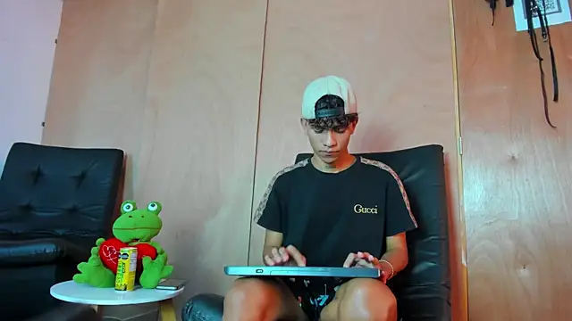 milo crave online show from October 6, 2025, 8:39 pm