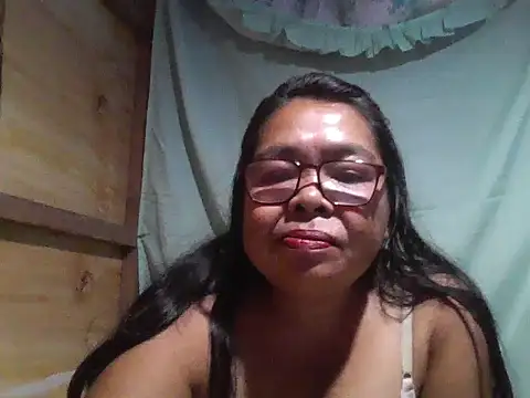 Snapshot of cris_tita chatting on July 15, 2026, 4:23 pm cris tita online show from July 15, 2026, 4:23 pm