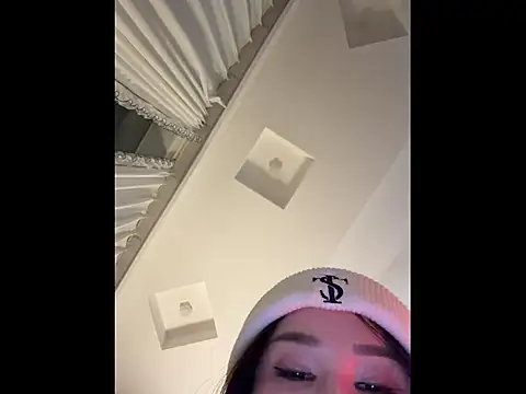 Snapshot of xiaowan_x chatting on February 3, 2026, 1:49 pm xiaowan x online show from February 3, 2026, 1:49 pm