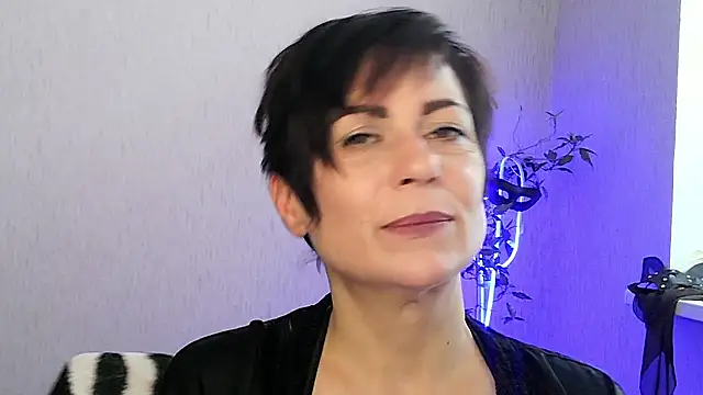 Snapshot of Ashley_Brookss chatting on November 30, 2025, 8:07 am Ashley Brookss online show from November 30, 2025, 8:07 am