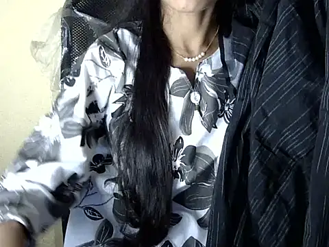 Snapshot of Shazi_1 chatting on December 4, 2025, 9:18 am Shazi 1 online show from December 4, 2025, 9:18 am