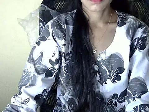 Snapshot of Shazi_1 chatting on December 22, 2025, 5:04 am Shazi 1 online show from December 22, 2025, 5:04 am