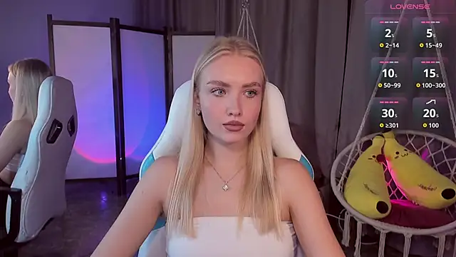 TessaGrays online show from October 21, 2025, 1:34 pm