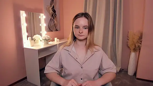 Snapshot of ChloeWestrum chatting on October 2, 2025, 8:43 am ChloeWestrum online show from October 2, 2025, 8:43 am