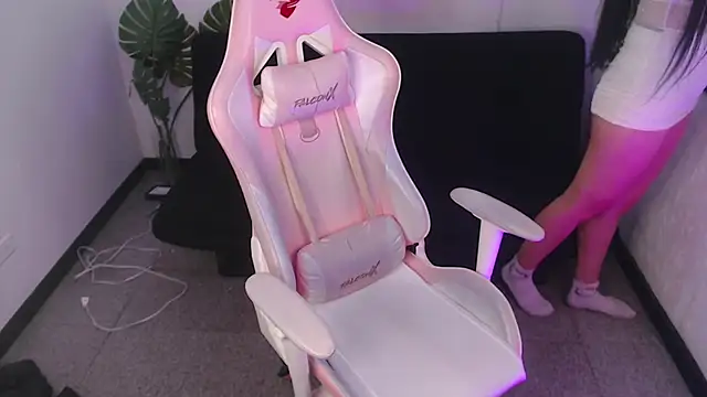 Lexy Storm 18 online show from October 31, 2025, 7:04 pm