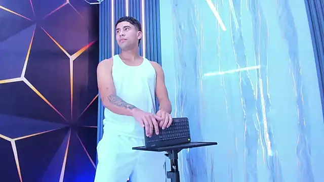 Snapshot of The_Boy_King chatting on December 13, 2025, 7:53 pm The Boy King online show from December 13, 2025, 7:53 pm