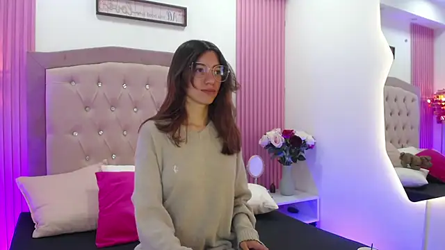 MarinetteLux online show from March 12, 2026, 8:37 pm