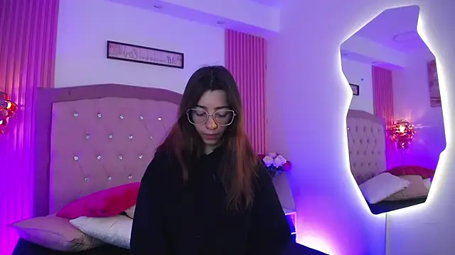 MarinetteLux online show from March 20, 2026, 7:41 pm