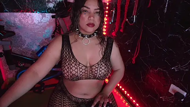 Snapshot of scarlet_queen__ chatting on December 15, 2025, 8:35 pm scarlet queen online show from December 15, 2025, 8:35 pm