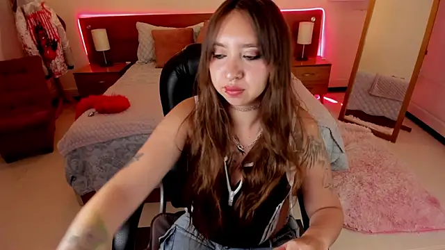 Scarlett  Cooper   online show from October 18, 2025, 12:17 pm