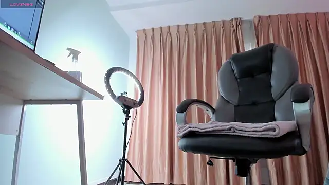 Snapshot of Scarlett__Cooper__ chatting on February 13, 2026, 12:01 pm Scarlett Cooper online show from February 13, 2026, 12:01 pm