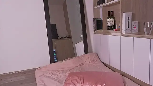 Snapshot of peach_heart chatting on November 18, 2025, 2:54 pm peach heart online show from November 18, 2025, 2:54 pm