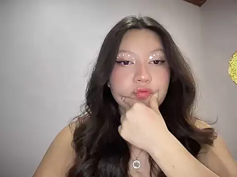 Rachel James   online show from October 31, 2025, 4:02 am