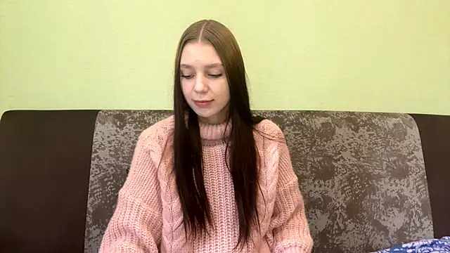Snapshot of RomonaKnowell chatting on October 3, 2025, 8:11 am RomonaKnowell online show from October 3, 2025, 8:11 am