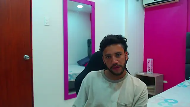 Snapshot of Juan_FelipeX01 chatting on October 6, 2025, 3:20 pm Juan FelipeX01 online show from October 6, 2025, 3:20 pm