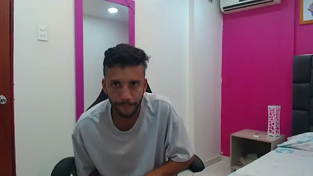 Snapshot of Juan_FelipeX01 chatting on October 12, 2025, 3:22 pm Juan FelipeX01 online show from October 12, 2025, 3:22 pm