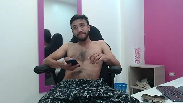 Snapshot of Juan_FelipeX01 chatting on October 15, 2025, 3:34 pm Juan FelipeX01 online show from October 15, 2025, 3:34 pm